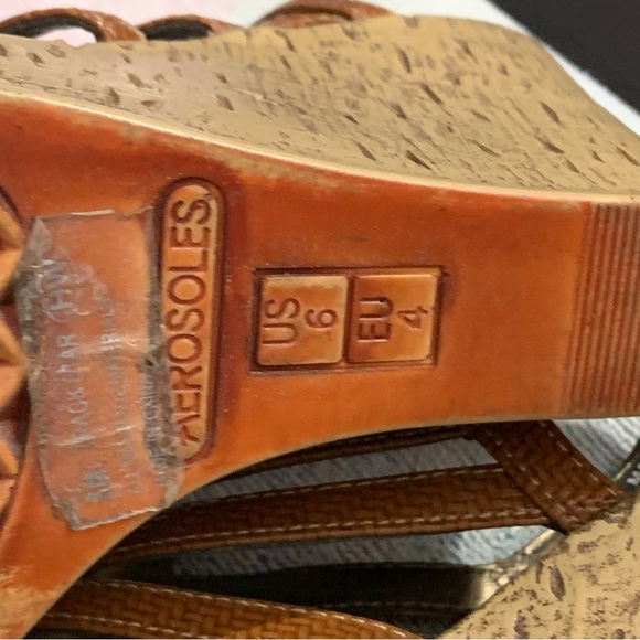 Comfy Stylish Tan Wedge Heels by Aerosoles. Size 6 - Picture 5 of 6